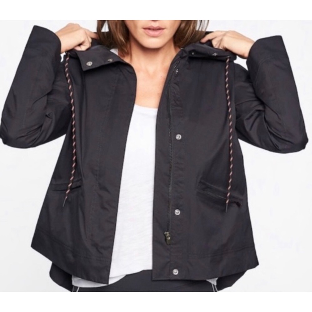 Athleta Storm Chaser Anorak Women's Black Hooded Jacket Size Small In Black